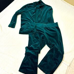 Plus size Talbots dark greenn velour leisure set